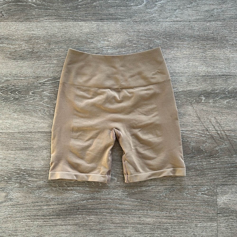 Alphalete Amplify Biker 6.5” Shorts